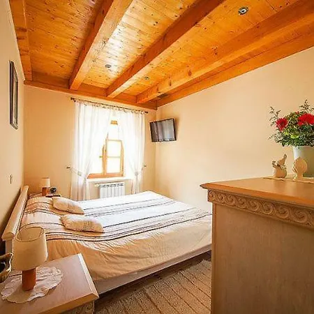 Sleeps 8 Air Con Willa Mitrovici