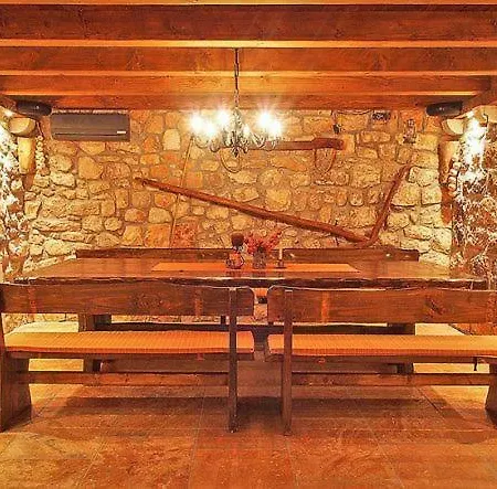 Sleeps 8 Air Con Mitrovici