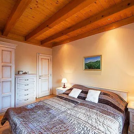 Sleeps 8 Air Con *