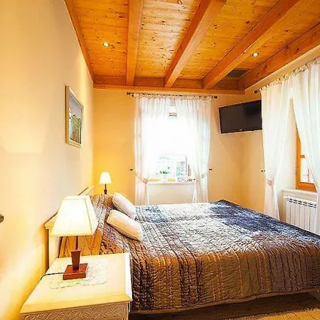 Sleeps 8 Air Con