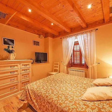 Sleeps 8 Air Con Mitrovici